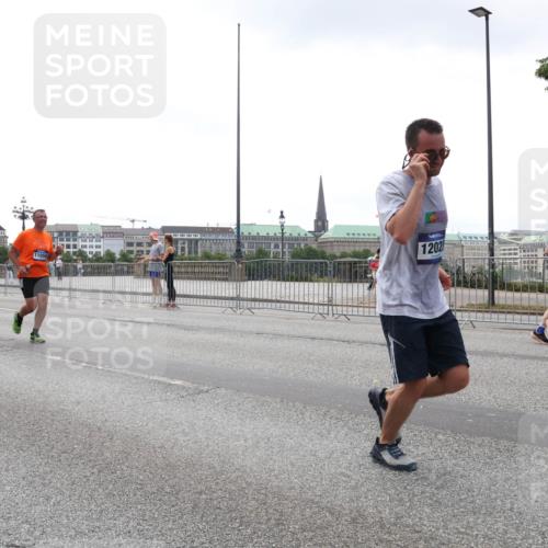 29.06.2025 - hella hamburg halbmarathon Lena Gebhardt http://msf.ph/oto/8354982 29.06.2025 10:38:55 Lombardsbrücke 312722, 17333, 11059, 1202, 56, 1232, 1390, 1451, 1721, 1760, 2524, 2534, 2571, 2574, 2576, 2660, 2693, 2893, 2998, 3216, 3307, 3323, 3726, 3745, 3927, 4028, 4139, 4155, 4257, 4259, 4260, 4316, 4320, 4410, 4964, 5085, 5089, 5155, 5617, 5684, 5913, 6062, 6112, 6611, 6695, 6696, 6875, 7117, 7148, 7263, 7371, 7561, 7589, 7692, 7815, 7849, 8367, 8457, 8783, 9446, 9708, 9974, 9977, 10001, 10072, 10315, 10554, 13060 meine-sportfotos.de