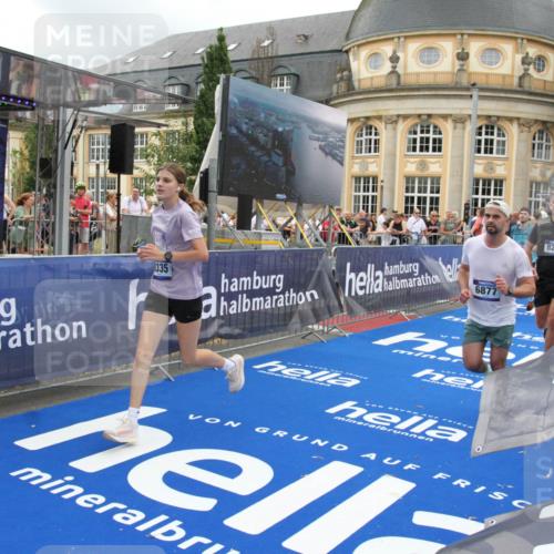 29.06.2025 - hella hamburg halbmarathon Michael Strokosch http://msf.ph/oto/8355012 29.06.2025 10:53:51 Ziel 1422, 1706, 1870, 2082, 2518, 5607, 6260, 6877, 7177, 8285, 8335, 9922, 10529, 10891, 12413, 14026, 14702, 14818, 15502, 16538, 17740, 18249, 18418, 18487, 18514, 18759, 18915, 19177 meine-sportfotos.de