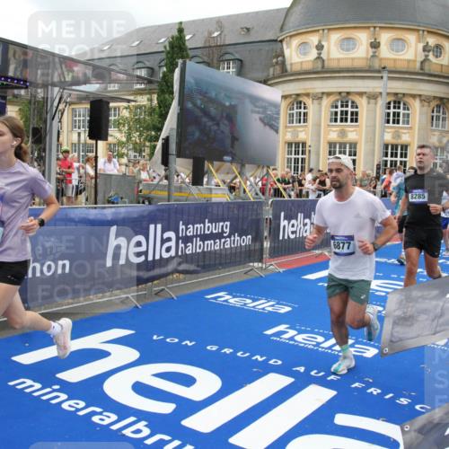29.06.2025 - hella hamburg halbmarathon Michael Strokosch http://msf.ph/oto/8355020 29.06.2025 10:53:51 Ziel 1422, 1706, 1870, 2082, 2518, 5607, 6260, 6877, 7177, 8285, 8335, 9922, 10529, 10891, 12413, 14026, 14702, 14818, 15502, 16538, 17740, 18249, 18418, 18487, 18514, 18759, 18915, 19177 meine-sportfotos.de