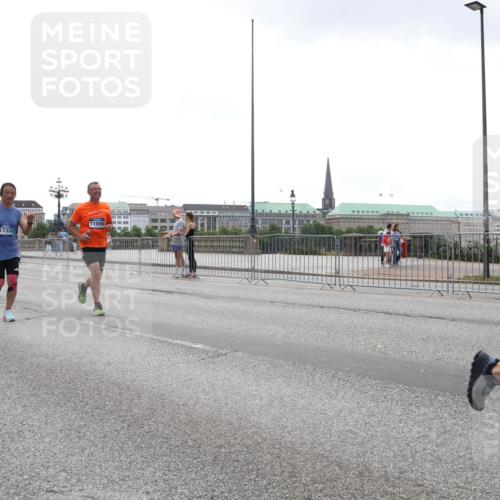 29.06.2025 - hella hamburg halbmarathon Lena Gebhardt http://msf.ph/oto/8355021 29.06.2025 10:38:56 Lombardsbrücke 17333, 11059, 1, 56, 1232, 1390, 1451, 1721, 1760, 2524, 2534, 2571, 2574, 2576, 2660, 2693, 2893, 2998, 3216, 3307, 3323, 3726, 3745, 3927, 4028, 4139, 4155, 4257, 4259, 4260, 4316, 4320, 4410, 4964, 5617, 5684, 5913, 6062, 6112, 6611, 6695, 6696, 6875, 7148, 7263, 7371, 7506, 7561, 7589, 7692, 7815, 7849, 8367, 8457, 8783, 9446, 9708, 9974, 9977, 10001, 10072, 10315, 10516, 10554, 13060 meine-sportfotos.de