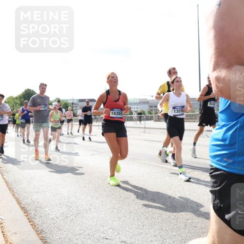 29.06.2025 - hella hamburg halbmarathon Lena Gebhardt http://msf.ph/oto/8355087 29.06.2025 10:01:21 Lombardsbrücke 7387, 18355, 13516, 804, 1130, 1329, 1387, 1420, 1722, 1724, 1726, 2006, 2091, 2167, 2354, 2363, 2490, 2591, 2936, 3199, 3425, 3625, 3663, 3740, 4068, 4238, 4249, 4319, 4322, 4370, 4649, 4663, 4708, 5033, 5547, 5570, 5675, 5870, 6087, 6147, 6281, 0000, 6302, 6487, 6531, 6591, 6835, 6921, 6924, 7287, 7658, 7757, 7759, 7761, 7846, 8030, 8045, 8046, 8191, 8255, 8326, 8392, 8691, 8822, 8926, 9932, 10188, 10271, 10281, 10301, 10383, 10576, 11043, 11465 meine-sportfotos.de