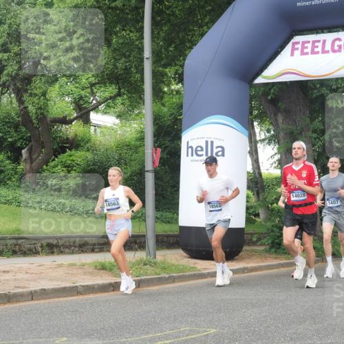 29.06.2025 - hella hamburg halbmarathon KatJ http://msf.ph/oto/8355088 29.06.2025 10:21:45 Zwischen KM18-KM19 51, 2746, 3935, 6358, 7793, 8062 meine-sportfotos.de