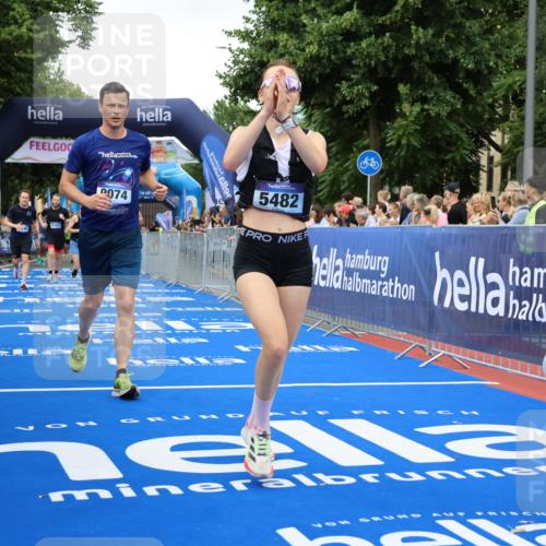 29.06.2025 - hella hamburg halbmarathon Strokosch-Dieckow http://msf.ph/oto/8355097 29.06.2025 10:52:14 Ziel 1482, 2397, 4140, 4419, 4587, 4837, 5032, 5087, 5093, 5482, 6164, 6897, 7896, 9074, 9082, 12135, 13707, 13726, 14248, 14300, 15275, 15446, 16003, 16320, 16591, 17033, 17130, 17773, 18475, 18801 meine-sportfotos.de