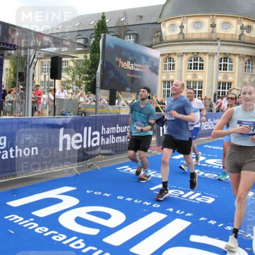 29.06.2025 - hella hamburg halbmarathon Michael Strokosch http://msf.ph/oto/8355115 29.06.2025 10:53:53 Ziel 1422, 1706, 1870, 5607, 6260, 6877, 7177, 7395, 8285, 8335, 9922, 10529, 10891, 12413, 14026, 15502, 16538, 17740, 18249, 18418, 18487, 18759, 18831, 18915, 19177 meine-sportfotos.de