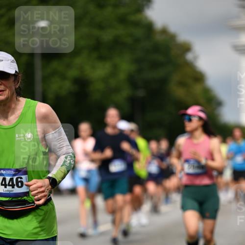 29.06.2025 - hella hamburg halbmarathon Dr. Thomas Lammeyer http://msf.ph/oto/8355156 29.06.2025 10:18:50 Kennedybrücke 1071, 1296, 1379, 1575, 1728, 1745, 2046, 2281, 2690, 3454, 3507, 3509, 3691, 4495, 4641, 5608, 5800, 5981, 6181, 6317, 6710, 6724, 7195, 7446, 7447, 7881, 8055, 8239, 8256, 8275, 8522, 8563, 8755, 8854, 8892, 9709, 10589, 10717, 11271 meine-sportfotos.de