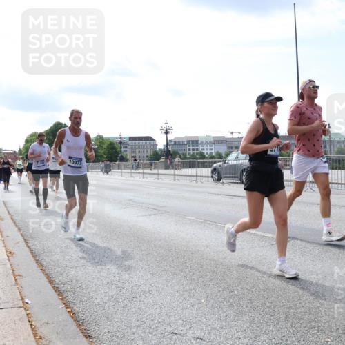 29.06.2025 - hella hamburg halbmarathon Lena Gebhardt http://msf.ph/oto/8355187 29.06.2025 10:13:53 Lombardsbrücke 11441, 10977, 3, 19, 1131, 1194, 1480, 1890, 2055, 2359, 2721, 2904, 2987, 4001, 4032, 4795, 4950, 4962, 5232, 5546, 5631, 5719, 6026, 6287, 6710, 6717, 6724, 7446, 7447, 7460, 7462, 7913, 8057, 8279, 8673, 9128, 9612, 9631, 9886, 10442, 10443, 10977, 11441, 11987, 12313, 12797, 12928, 12929, 12938, 13331, 13788, 13928, 15085, 15482, 15663, 15721, 15722, 15840, 16491, 17439, 17472, 17985, 18041, 18222, 18231, 18236, 18239 meine-sportfotos.de