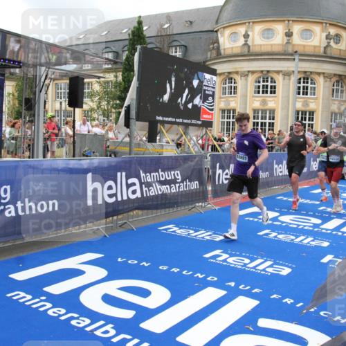 29.06.2025 - hella hamburg halbmarathon Michael Strokosch http://msf.ph/oto/8355259 29.06.2025 10:53:56 Ziel 1422, 1706, 1870, 6260, 6481, 7395, 7918, 7973, 9922, 10529, 10891, 12413, 13032, 14026, 14175, 15502, 16477, 16538, 17740, 18249, 18418, 18487, 18759, 18831, 18879, 18915, 19177 meine-sportfotos.de