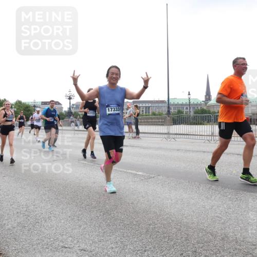 29.06.2025 - hella hamburg halbmarathon Lena Gebhardt http://msf.ph/oto/8355323 29.06.2025 10:38:57 Lombardsbrücke 1455, 12722, 17333, 56, 1232, 1390, 1451, 1721, 1760, 2524, 2534, 2571, 2574, 2576, 2660, 2693, 2893, 2998, 3216, 3307, 3323, 3726, 3745, 3927, 4028, 4139, 4155, 4257, 4259, 4260, 4316, 4320, 4410, 4964, 5617, 5684, 5913, 6062, 6112, 6611, 6695, 6696, 6875, 7148, 7263, 7341, 7371, 7506, 7561, 7589, 7692, 7815, 7849, 8367, 8457, 8783, 9420, 9446, 9708, 9974, 9977, 10001, 10072, 10315, 10516, 10554, 13060 meine-sportfotos.de