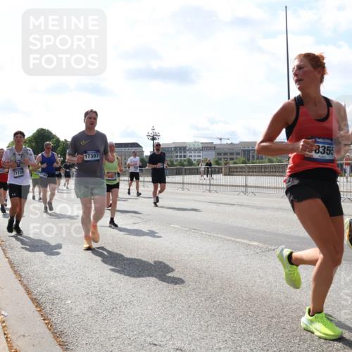 29.06.2025 - hella hamburg halbmarathon Lena Gebhardt http://msf.ph/oto/8355355 29.06.2025 10:01:21 Lombardsbrücke 17739, 1465, 17387, 8355, 150, 1130, 1329, 1387, 1420, 1722, 1724, 1726, 2006, 2091, 2167, 2354, 2363, 2490, 2591, 2936, 3199, 3425, 3625, 3663, 3740, 4068, 4238, 4249, 4319, 4322, 4370, 4649, 4663, 4708, 5033, 5547, 5570, 5675, 5870, 6087, 6147, 6281, 0000, 6302, 6487, 6531, 6591, 6835, 6921, 6924, 7287, 7658, 7757, 7759, 7761, 7846, 8030, 8045, 8046, 8191, 8255, 8326, 8392, 8691, 8822, 8926, 9932, 10188, 10271, 10281, 10301, 10383, 10576, 11043, 11465 meine-sportfotos.de