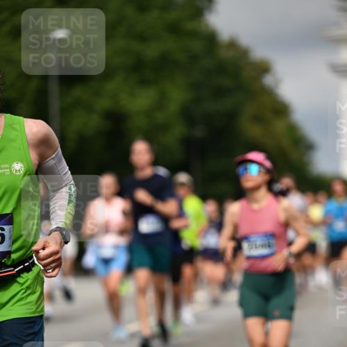 29.06.2025 - hella hamburg halbmarathon Dr. Thomas Lammeyer http://msf.ph/oto/8355384 29.06.2025 10:18:50 Kennedybrücke 1071, 1296, 1379, 1575, 1728, 1745, 2046, 2281, 2690, 3454, 3507, 3509, 3691, 4495, 4641, 5608, 5800, 5981, 6181, 6317, 6710, 6724, 7195, 7446, 7447, 7881, 8055, 8239, 8256, 8275, 8522, 8563, 8755, 8854, 8892, 9709, 10589, 10717, 11271 meine-sportfotos.de