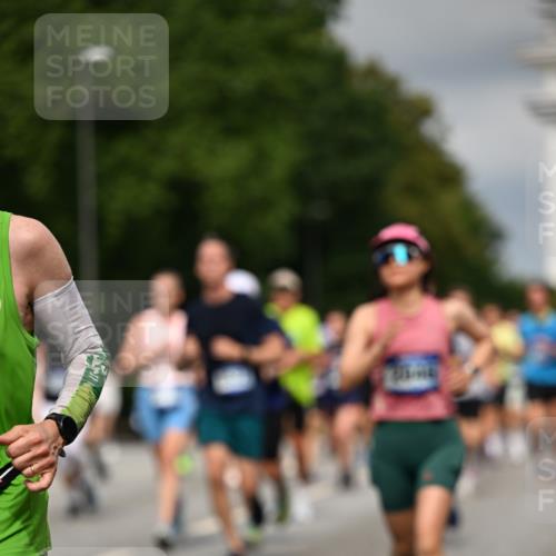 29.06.2025 - hella hamburg halbmarathon Dr. Thomas Lammeyer http://msf.ph/oto/8355406 29.06.2025 10:18:50 Kennedybrücke 1071, 1296, 1379, 1575, 1728, 1745, 2046, 2281, 2690, 3454, 3507, 3509, 3691, 4495, 4641, 5608, 5800, 5981, 6181, 6317, 6710, 6724, 7195, 7446, 7447, 7881, 8055, 8239, 8256, 8275, 8522, 8563, 8755, 8854, 8892, 9709, 10589, 10717, 11271 meine-sportfotos.de