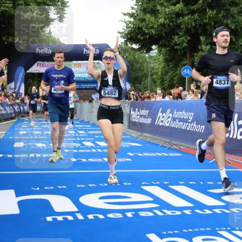 29.06.2025 - hella hamburg halbmarathon Strokosch-Dieckow http://msf.ph/oto/8355452 29.06.2025 10:52:14 Ziel 1482, 2397, 4140, 4419, 4587, 4837, 5032, 5087, 5093, 5482, 6164, 6897, 7896, 9074, 9082, 12135, 13707, 13726, 14248, 14300, 15275, 15446, 16003, 16320, 16591, 17033, 17130, 17773, 18475, 18801 meine-sportfotos.de