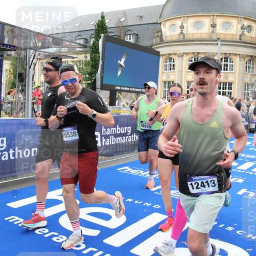 29.06.2025 - hella hamburg halbmarathon Michael Strokosch http://msf.ph/oto/8355453 29.06.2025 10:53:58 Ziel 1706, 1870, 2432, 6374, 6481, 7395, 7918, 7973, 8394, 10891, 11789, 12413, 13032, 13869, 14026, 14175, 16477, 16538, 18418, 18831, 18879, 18915, 19177 meine-sportfotos.de