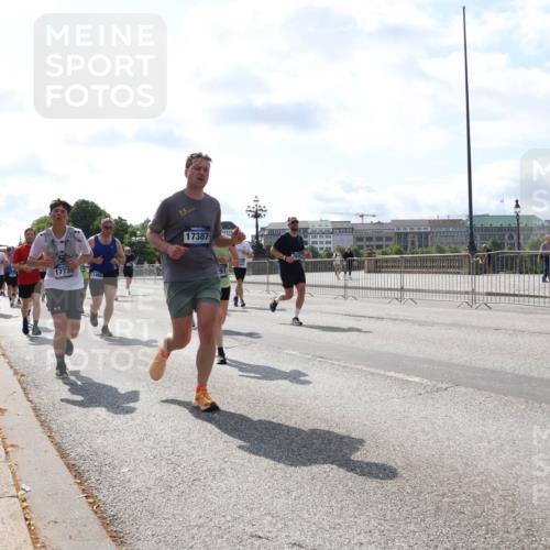 29.06.2025 - hella hamburg halbmarathon Lena Gebhardt http://msf.ph/oto/8355498 29.06.2025 10:01:22 Lombardsbrücke 1773, 11465, 17387, 1130, 1329, 1387, 1420, 1722, 1724, 1726, 2006, 2091, 2167, 2354, 2363, 2490, 2591, 2936, 3199, 3425, 3625, 3663, 3740, 4068, 4238, 4249, 4319, 4322, 4370, 4649, 4663, 4708, 5547, 5570, 5675, 5870, 6087, 6147, 6281, 0000, 6302, 6487, 6531, 6591, 6835, 6921, 6924, 7287, 7658, 7757, 7759, 7761, 7846, 8030, 8045, 8046, 8191, 8255, 8326, 8392, 8691, 8822, 8926, 9932, 10188, 10271, 10281, 10301, 10383, 10576, 10915, 11043, 11465 meine-sportfotos.de
