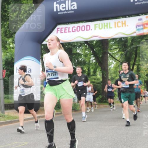 29.06.2025 - hella hamburg halbmarathon KatJ http://msf.ph/oto/8355507 29.06.2025 10:51:45 Zwischen KM18-KM19 1842, 6174, 6714 meine-sportfotos.de