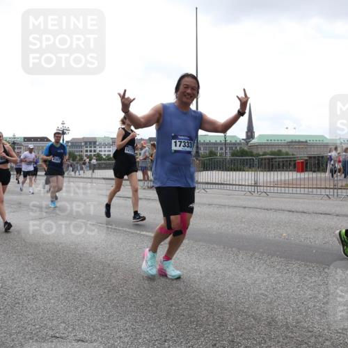 29.06.2025 - hella hamburg halbmarathon Lena Gebhardt http://msf.ph/oto/8355528 29.06.2025 10:38:58 Lombardsbrücke 4558, 14557, 8367, 1272, 17333, 11059, 56, 1232, 1390, 1451, 1721, 1760, 2524, 2534, 2571, 2574, 2576, 2660, 2693, 2893, 2998, 3216, 3307, 3323, 3726, 3745, 3927, 4028, 4257, 4259, 4260, 4316, 4320, 4410, 4523, 4659, 4964, 5617, 5684, 5913, 6062, 6112, 6611, 6695, 6696, 6875, 7148, 7263, 7341, 7371, 7506, 7561, 7589, 7692, 7815, 7849, 8243, 8367, 8457, 8783, 9420, 9446, 9708, 9974, 9977, 10001, 10072, 10315, 10516, 10554, 13060 meine-sportfotos.de