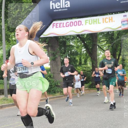 29.06.2025 - hella hamburg halbmarathon KatJ http://msf.ph/oto/8355532 29.06.2025 10:51:46 Zwischen KM18-KM19 1842, 6174, 6714 meine-sportfotos.de