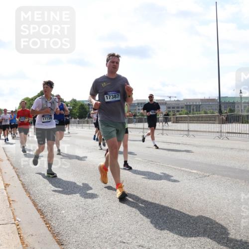 29.06.2025 - hella hamburg halbmarathon Lena Gebhardt http://msf.ph/oto/8355629 29.06.2025 10:01:22 Lombardsbrücke 6924, 17739, 17387, 1130, 1329, 1387, 1420, 1722, 1724, 1726, 2006, 2091, 2167, 2354, 2363, 2490, 2591, 2936, 3199, 3425, 3625, 3663, 3740, 4068, 4238, 4249, 4319, 4322, 4370, 4649, 4663, 4708, 5547, 5570, 5675, 5870, 6087, 6147, 6281, 0000, 6302, 6487, 6531, 6591, 6835, 6921, 6924, 7287, 7658, 7757, 7759, 7761, 7846, 8030, 8045, 8046, 8191, 8255, 8326, 8392, 8691, 8822, 8926, 9932, 10188, 10271, 10281, 10301, 10383, 10576, 10915, 11043, 11465 meine-sportfotos.de