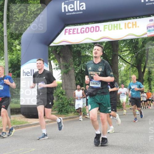 29.06.2025 - hella hamburg halbmarathon KatJ http://msf.ph/oto/8355654 29.06.2025 10:51:47 Zwischen KM18-KM19 1842, 6714 meine-sportfotos.de