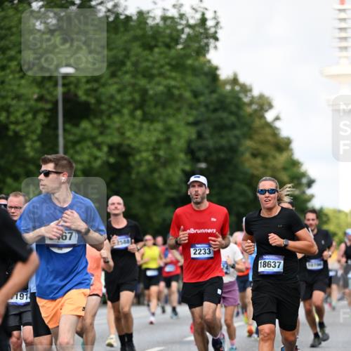 29.06.2025 - hella hamburg halbmarathon Dr. Thomas Lammeyer http://msf.ph/oto/8355695 29.06.2025 09:56:22 Kennedybrücke 1070, 1139, 1220, 1415, 1468, 1512, 1613, 1782, 2233, 3098, 3109, 3124, 3928, 4080, 4497, 4691, 4981, 5476, 5477, 6152, 6716, 7005, 7067, 7191, 7325, 7432, 7451, 7599, 7843, 7865, 7961, 8467, 8664, 9081, 9540, 10000, 10099, 10251, 10741, 10750, 10796, 11346 meine-sportfotos.de