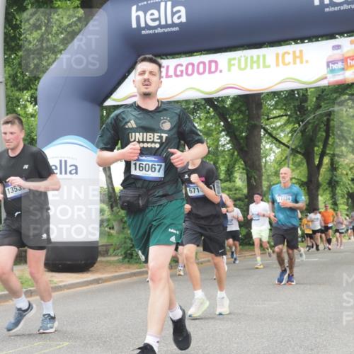 29.06.2025 - hella hamburg halbmarathon KatJ http://msf.ph/oto/8355719 29.06.2025 10:51:47 Zwischen KM18-KM19 1842, 6714 meine-sportfotos.de