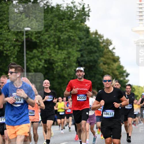 29.06.2025 - hella hamburg halbmarathon Dr. Thomas Lammeyer http://msf.ph/oto/8355720 29.06.2025 09:56:22 Kennedybrücke 1070, 1139, 1220, 1415, 1468, 1512, 1613, 1782, 2233, 3098, 3109, 3124, 3928, 4080, 4497, 4691, 4981, 5476, 5477, 6152, 6716, 7005, 7067, 7191, 7325, 7432, 7451, 7599, 7843, 7865, 7961, 8467, 8664, 9081, 9540, 10000, 10099, 10251, 10741, 10750, 10796, 11346 meine-sportfotos.de