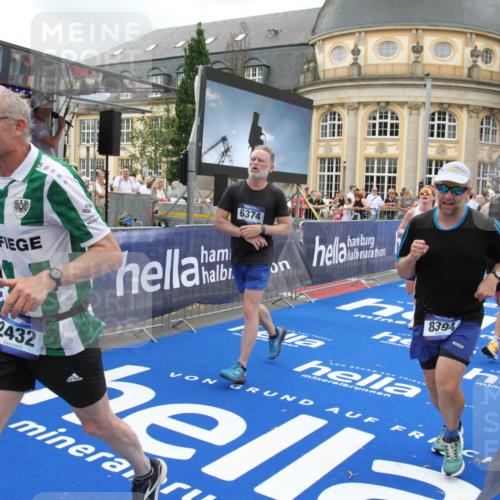 29.06.2025 - hella hamburg halbmarathon Michael Strokosch http://msf.ph/oto/8355802 29.06.2025 10:54:05 Ziel 1151, 1410, 1815, 2432, 3096, 3208, 3209, 6356, 6374, 6481, 7918, 8394, 9032, 11499, 11789, 12379, 13032, 13869, 17348, 18308 meine-sportfotos.de