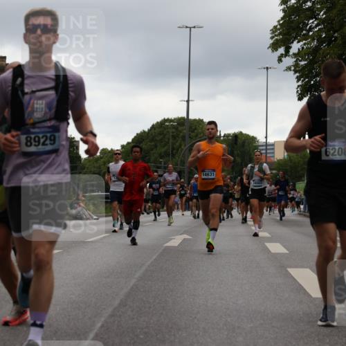 29.06.2025 - hella hamburg halbmarathon Yannick Fuchs http://msf.ph/oto/8355810 29.06.2025 10:53:02 20KM 1285, 1642, 1946, 1951, 2006, 2027, 2348, 2584, 2677, 2855, 2957, 2978, 3181, 3983, 4088, 4592, 5084, 5347, 5633, 6202, 6208, 6636, 6997, 7031, 7223, 7476, 8290, 8929, 9655, 10036, 10759, 10915, 10943, 12633, 13407, 13583, 14375, 14631, 14914, 15232, 15240, 15263, 15284, 15824, 16160, 16341, 16563, 16910, 17017, 17346, 17630, 17810, 17852, 18112, 18153, 18232, 18266, 18327, 18730, 18954 meine-sportfotos.de