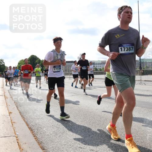 29.06.2025 - hella hamburg halbmarathon Lena Gebhardt http://msf.ph/oto/8355840 29.06.2025 10:01:23 Lombardsbrücke 4315, 6924, 17739, 4370, 17387, 1130, 1329, 1387, 1420, 1653, 1722, 1724, 1726, 2006, 2091, 2167, 2354, 2363, 2490, 2591, 2936, 3199, 3425, 3625, 3663, 3740, 4068, 4238, 4249, 4319, 4322, 4370, 4649, 4663, 4708, 5547, 5570, 5675, 5870, 6087, 6147, 6281, 0000, 6302, 6487, 6531, 6591, 6835, 6921, 6924, 7287, 7658, 7757, 7759, 7761, 7846, 8030, 8045, 8046, 8191, 8255, 8326, 8392, 8578, 8691, 8822, 8926, 9932, 10188, 10281, 10301, 10383, 10576, 10915, 11043, 11465 meine-sportfotos.de