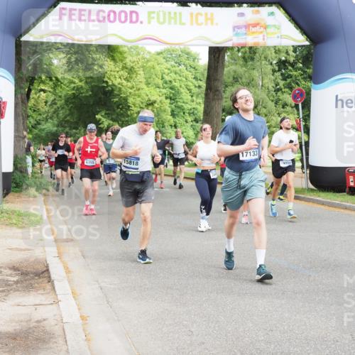 29.06.2025 - hella hamburg halbmarathon MichiJ http://msf.ph/oto/8355928 29.06.2025 10:41:58 Zwischen KM18-KM19 1143, 2432, 2448, 4897, 6356, 8223, 8618, 12213, 13267, 14660, 14834, 15389, 15818, 16625, 17133, 18031, 18190, 19000 meine-sportfotos.de