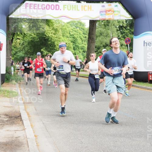 29.06.2025 - hella hamburg halbmarathon MichiJ http://msf.ph/oto/8355987 29.06.2025 10:41:58 Zwischen KM18-KM19 1143, 2432, 2448, 4897, 6356, 8223, 8618, 12213, 13267, 14660, 14834, 15389, 15818, 16625, 17133, 18031, 18190, 19000 meine-sportfotos.de