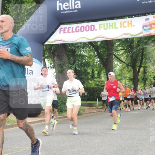 29.06.2025 - hella hamburg halbmarathon KatJ http://msf.ph/oto/8356021 29.06.2025 10:51:50 Zwischen KM18-KM19 2936, 6714 meine-sportfotos.de