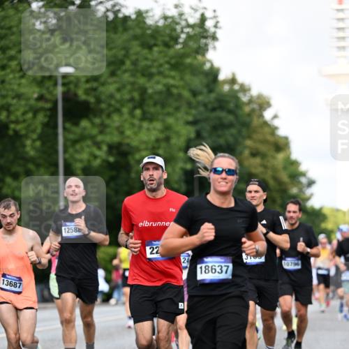 29.06.2025 - hella hamburg halbmarathon Dr. Thomas Lammeyer http://msf.ph/oto/8356071 29.06.2025 09:56:23 Kennedybrücke 1070, 1220, 1415, 1468, 1512, 1613, 1782, 2233, 3098, 3109, 3124, 3917, 3928, 4080, 4497, 4691, 4981, 5476, 5477, 6152, 6716, 7005, 7067, 7093, 7191, 7325, 7432, 7451, 7599, 7843, 7865, 7961, 8467, 8664, 8694, 9081, 9540, 10000, 10099, 10251, 10741, 10750, 10796, 11346 meine-sportfotos.de