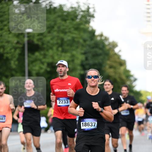 29.06.2025 - hella hamburg halbmarathon Dr. Thomas Lammeyer http://msf.ph/oto/8356088 29.06.2025 09:56:23 Kennedybrücke 1070, 1220, 1415, 1468, 1512, 1613, 1782, 2233, 3098, 3109, 3124, 3917, 3928, 4080, 4497, 4691, 4981, 5476, 5477, 6152, 6716, 7005, 7067, 7093, 7191, 7325, 7432, 7451, 7599, 7843, 7865, 7961, 8467, 8664, 8694, 9081, 9540, 10000, 10099, 10251, 10741, 10750, 10796, 11346 meine-sportfotos.de