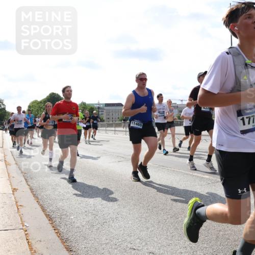 29.06.2025 - hella hamburg halbmarathon Lena Gebhardt http://msf.ph/oto/8356099 29.06.2025 10:01:23 Lombardsbrücke 0000, 11465, 43, 0, 1773, 1130, 1329, 1387, 1420, 1653, 1722, 1724, 1726, 2006, 2091, 2167, 2354, 2363, 2490, 2591, 2936, 3199, 3425, 3625, 3663, 3740, 4068, 4238, 4249, 4319, 4322, 4370, 4649, 4663, 4708, 5547, 5570, 5675, 5870, 6087, 6147, 6281, 0000, 6302, 6487, 6531, 6591, 6835, 6921, 6924, 7287, 7658, 7757, 7759, 7761, 7846, 8030, 8045, 8046, 8191, 8255, 8326, 8392, 8578, 8691, 8822, 8926, 9932, 10188, 10281, 10301, 10383, 10576, 10915, 11043, 11465 meine-sportfotos.de
