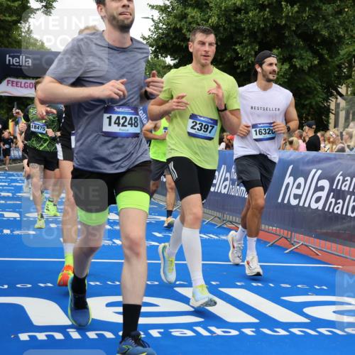 29.06.2025 - hella hamburg halbmarathon Strokosch-Dieckow http://msf.ph/oto/8356150 29.06.2025 10:52:10 Ziel 1482, 2397, 2595, 4419, 4837, 5032, 5087, 5093, 5378, 5482, 6164, 6897, 7732, 7896, 9074, 9082, 12135, 12580, 13726, 14248, 14300, 15275, 15446, 15829, 16003, 16179, 16320, 16591, 16666, 17033, 17130, 18475, 18801 meine-sportfotos.de