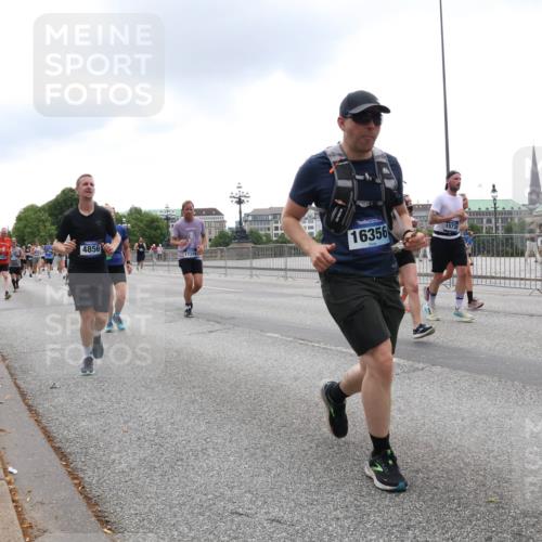 29.06.2025 - hella hamburg halbmarathon Lena Gebhardt http://msf.ph/oto/8356175 29.06.2025 10:48:05 Lombardsbrücke 4856, 17339, 16356, 15730, 14800, 1045, 1157, 1174, 1175, 1246, 1392, 1618, 1639, 1645, 1701, 1926, 2037, 2163, 2197, 2418, 2491, 2545, 2650, 2704, 2756, 2790, 2958, 3049, 3320, 3468, 3504, 3679, 3933, 4327, 4423, 4588, 4856, 5585, 5781, 5886, 5952, 6143, 7240, 7393, 7394, 7427, 7532, 7916, 7970, 8077, 8310, 8521, 8550, 8774, 8948, 9356, 9687, 9696, 9697, 9775, 9921, 10145, 10658, 10777, 10794, 10991, 11548, 11742, 11781, 11802, 11909, 12431 meine-sportfotos.de