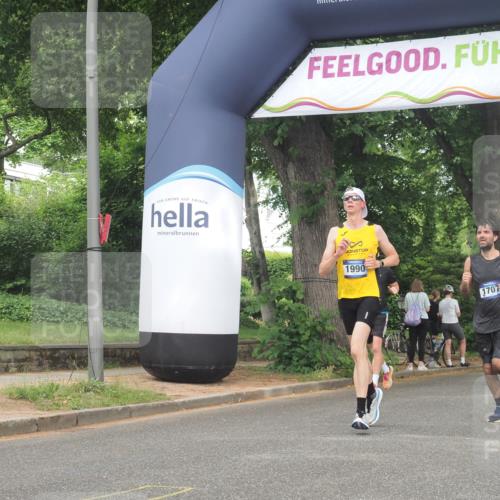 29.06.2025 - hella hamburg halbmarathon KatJ http://msf.ph/oto/8356179 29.06.2025 10:21:55 Zwischen KM18-KM19 1707, 1990, 4463, 4679 meine-sportfotos.de
