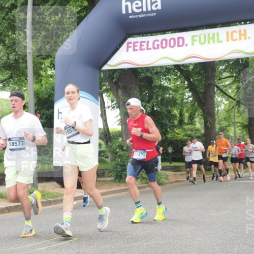29.06.2025 - hella hamburg halbmarathon KatJ http://msf.ph/oto/8356189 29.06.2025 10:51:51 Zwischen KM18-KM19 2936, 6714 meine-sportfotos.de