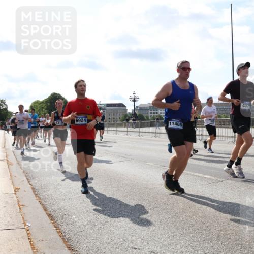 29.06.2025 - hella hamburg halbmarathon Lena Gebhardt http://msf.ph/oto/8356267 29.06.2025 10:01:24 Lombardsbrücke 6924, 4319, 11465, 4370, 1130, 1329, 1387, 1420, 1653, 1722, 1724, 1726, 2006, 2091, 2167, 2354, 2363, 2490, 2591, 2936, 2957, 3039, 3199, 3425, 3625, 3663, 3740, 4068, 4238, 4249, 4319, 4322, 4370, 4649, 4663, 4708, 5547, 5570, 5675, 5870, 6087, 6147, 6281, 0000, 6302, 6487, 6531, 6591, 6835, 6921, 6924, 7287, 7658, 7757, 7759, 7761, 7846, 8030, 8045, 8046, 8191, 8326, 8392, 8578, 8691, 8822, 8926, 9932, 10188, 10281, 10301, 10383, 10576, 10915, 11043, 11465 meine-sportfotos.de