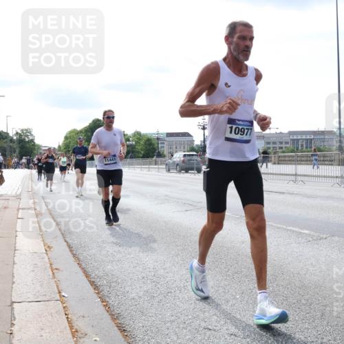 29.06.2025 - hella hamburg halbmarathon Lena Gebhardt http://msf.ph/oto/8356276 29.06.2025 10:13:55 Lombardsbrücke 11441, 10977, 1131, 1194, 1480, 1890, 2055, 2359, 2721, 2904, 2987, 4001, 4032, 4795, 4950, 4962, 5232, 5546, 5631, 5719, 6026, 6287, 6710, 6717, 6724, 7446, 7447, 7462, 7913, 8057, 8279, 8673, 9128, 9612, 9631, 9886, 10442, 10443, 10977, 11441, 11987, 12313, 12797, 12928, 12929, 12938, 13331, 13788, 13928, 15085, 15482, 15663, 15721, 15722, 15840, 16491, 17439, 17472, 17985, 18041, 18222, 18231, 18236, 18239 meine-sportfotos.de