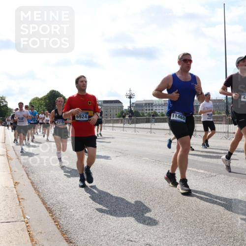 29.06.2025 - hella hamburg halbmarathon Lena Gebhardt http://msf.ph/oto/8356295 29.06.2025 10:01:24 Lombardsbrücke 0000, 4319, 6924, 11465, 4370, 1130, 1329, 1387, 1420, 1653, 1722, 1724, 1726, 2006, 2091, 2167, 2354, 2363, 2490, 2591, 2936, 2957, 3039, 3199, 3425, 3625, 3663, 3740, 4068, 4238, 4249, 4319, 4322, 4370, 4649, 4663, 4708, 5547, 5570, 5675, 5870, 6087, 6147, 6281, 0000, 6302, 6487, 6531, 6591, 6835, 6921, 6924, 7287, 7658, 7757, 7759, 7761, 7846, 8030, 8045, 8046, 8191, 8326, 8392, 8578, 8691, 8822, 8926, 9932, 10188, 10281, 10301, 10383, 10576, 10915, 11043, 11465 meine-sportfotos.de