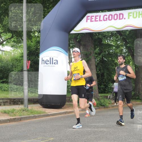 29.06.2025 - hella hamburg halbmarathon KatJ http://msf.ph/oto/8356315 29.06.2025 10:21:55 Zwischen KM18-KM19 1707, 1990, 4463, 4679 meine-sportfotos.de