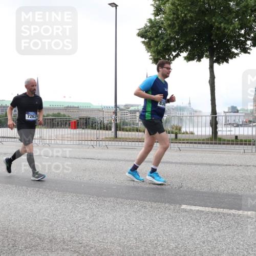 29.06.2025 - hella hamburg halbmarathon Lena Gebhardt http://msf.ph/oto/8356321 29.06.2025 10:39:01 Lombardsbrücke 7263, 836, 56, 1232, 1390, 1451, 1760, 2092, 2524, 2534, 2571, 2574, 2576, 2660, 2693, 2843, 2893, 2998, 3216, 3307, 3323, 3726, 3727, 3745, 3927, 4028, 4257, 4259, 4260, 4316, 4320, 4410, 4523, 4659, 4882, 4964, 5913, 6062, 6112, 6611, 6695, 6696, 6875, 7148, 7263, 7341, 7506, 7589, 7815, 7849, 8243, 8367, 8457, 8783, 9420, 9446, 9708, 9974, 9977, 10001, 10072, 10315, 10516, 10554, 13060 meine-sportfotos.de