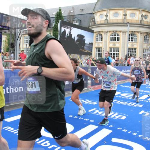 29.06.2025 - hella hamburg halbmarathon Michael Strokosch http://msf.ph/oto/8356386 29.06.2025 10:54:14 Ziel 1410, 3177, 3208, 3209, 3898, 5638, 6082, 6084, 6294, 6443, 6581, 8390, 9791, 12213, 13033, 13397, 13794, 15169, 15524, 16780, 16871 meine-sportfotos.de
