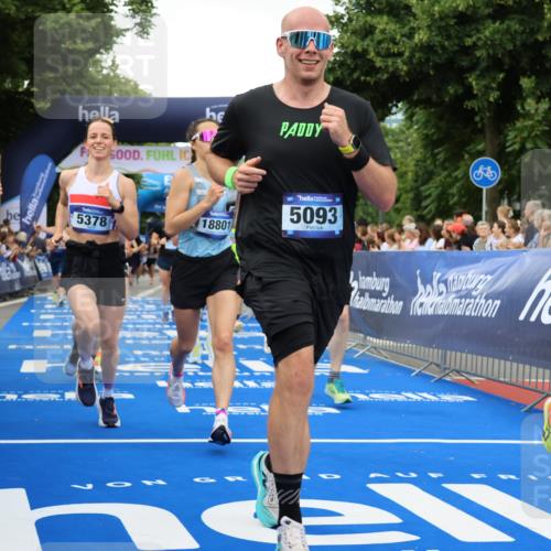 29.06.2025 - hella hamburg halbmarathon Strokosch-Dieckow http://msf.ph/oto/8356489 29.06.2025 10:52:08 Ziel 1482, 2397, 2595, 4837, 5032, 5087, 5093, 5378, 5482, 6897, 7732, 9074, 9082, 12135, 12580, 13726, 14248, 14300, 15275, 15506, 15829, 16003, 16179, 16320, 16591, 16666, 17033, 17130, 18475, 18801 meine-sportfotos.de