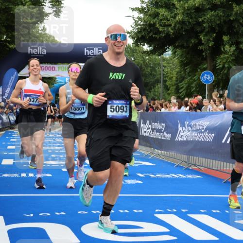 29.06.2025 - hella hamburg halbmarathon Strokosch-Dieckow http://msf.ph/oto/8356559 29.06.2025 10:52:08 Ziel 1482, 2397, 2595, 4837, 5032, 5087, 5093, 5378, 5482, 6897, 7732, 9074, 9082, 12135, 12580, 13726, 14248, 14300, 15275, 15506, 15829, 16003, 16179, 16320, 16591, 16666, 17033, 17130, 18475, 18801 meine-sportfotos.de