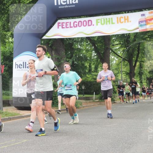 29.06.2025 - hella hamburg halbmarathon KatJ http://msf.ph/oto/8356560 29.06.2025 10:51:57 Zwischen KM18-KM19 1526, 4146, 5742, 0000, 6462, 7935 meine-sportfotos.de