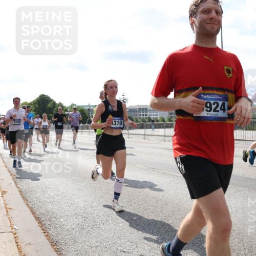 29.06.2025 - hella hamburg halbmarathon Lena Gebhardt http://msf.ph/oto/8356658 29.06.2025 10:01:25 Lombardsbrücke 0000, 3425, 319, 924, 1900, 1130, 1329, 1387, 1420, 1653, 1722, 1724, 1726, 1729, 2006, 2091, 2167, 2354, 2363, 2490, 2591, 2936, 2957, 3039, 3199, 3425, 3625, 3663, 3740, 4068, 4238, 4249, 4319, 4322, 4370, 4649, 4663, 4708, 5547, 5570, 5675, 6087, 6147, 6281, 0000, 6302, 6487, 6531, 6591, 6835, 6921, 6924, 7287, 7658, 7757, 7759, 7846, 8030, 8045, 8046, 8191, 8326, 8392, 8578, 8691, 8822, 8926, 9932, 10188, 10281, 10301, 10383, 10576, 10915, 11043, 11465 meine-sportfotos.de