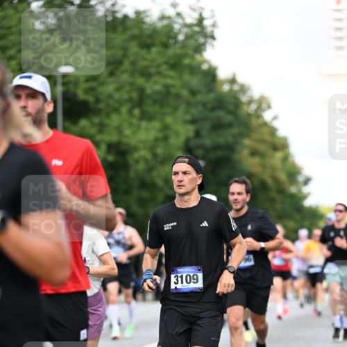 29.06.2025 - hella hamburg halbmarathon Dr. Thomas Lammeyer http://msf.ph/oto/8356679 29.06.2025 09:56:25 Kennedybrücke 1070, 1220, 1415, 1468, 1613, 1782, 2189, 2233, 3021, 3098, 3109, 3124, 3917, 3928, 4080, 4277, 4497, 4691, 4933, 4981, 5476, 5477, 5682, 6152, 6716, 7005, 7067, 7093, 7191, 7325, 7432, 7451, 7599, 7843, 7865, 7961, 8467, 8664, 8694, 8722, 9081, 9213, 9540, 10000, 10099, 10251, 10750, 10796, 10969, 11346 meine-sportfotos.de